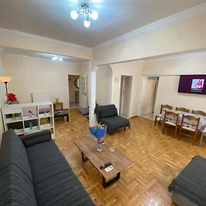 beautiful-apartment-in-the-center-of-thessaloniki.hotels-of-thessaloniki.com/